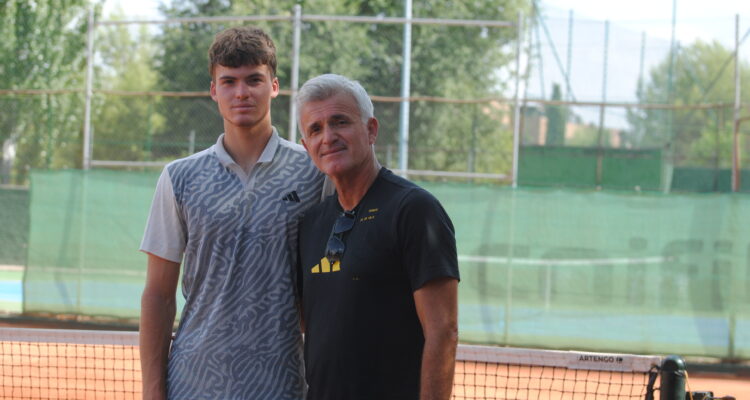 Pavlos Tsitsipas, Apostolos Tsitsipas