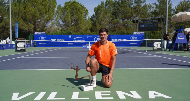 Kamil Majchrzak, Ferrero Tennis Academy, Alicante, Villena